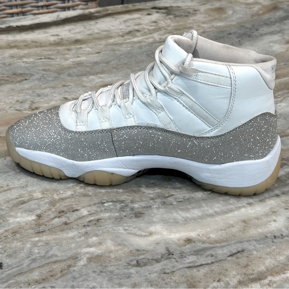 Women’s AIR JORDAN 11 Retro White Metallic silver glitter sneakers- Size 8 - Picture 9 of 9